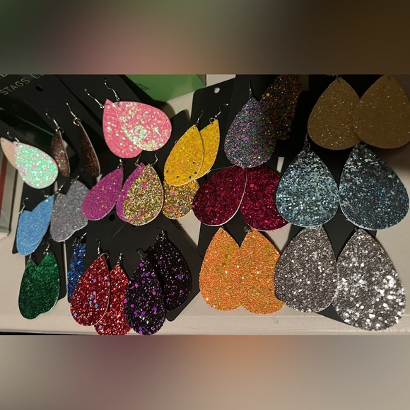 🍀 New! Leatherette Earrings - Picture 2 of 2